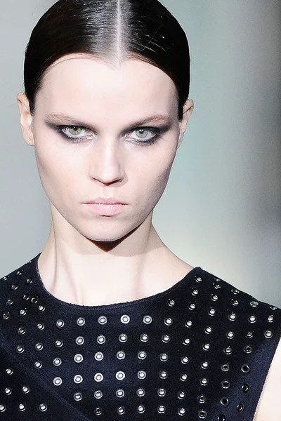 Look 28